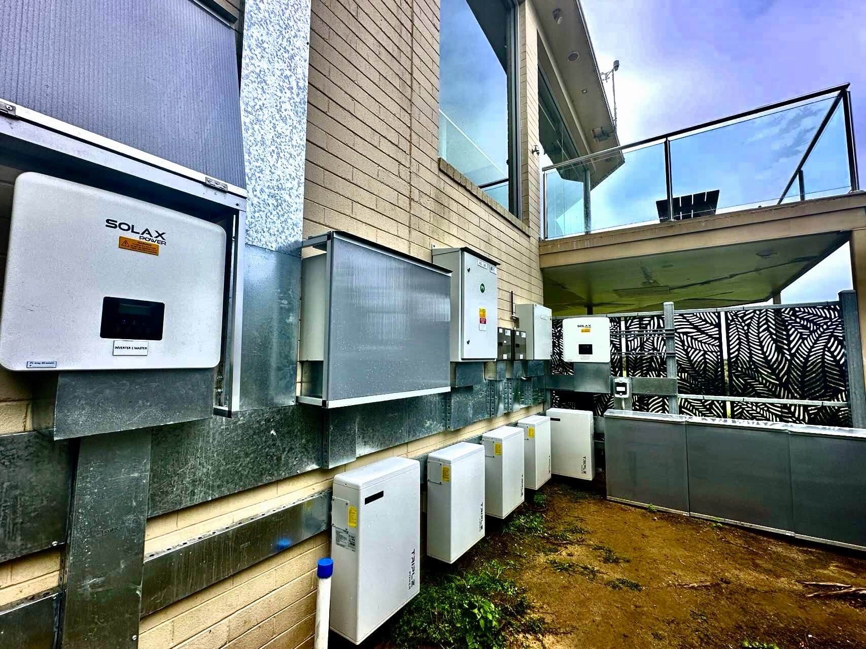 Flinders Golf Course, Australia  2 x X3 Hybrid G4 15kW Inverters  8 x T58 Batteries.jpg